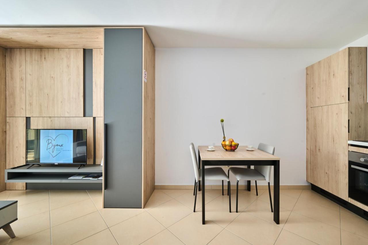 Supreme Studio Apartment Bijoux Умаг Экстерьер фото