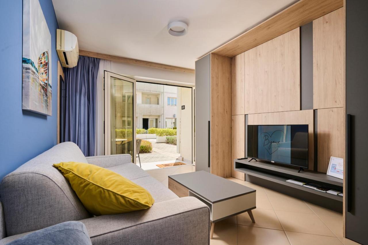 Supreme Studio Apartment Bijoux Умаг Экстерьер фото